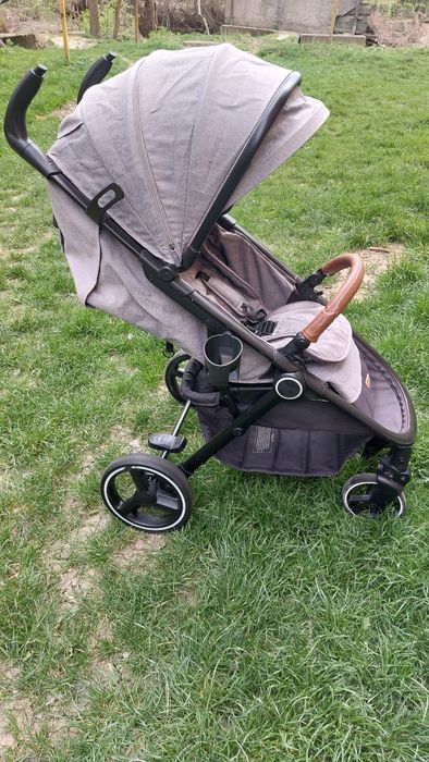 Прогулочний візок