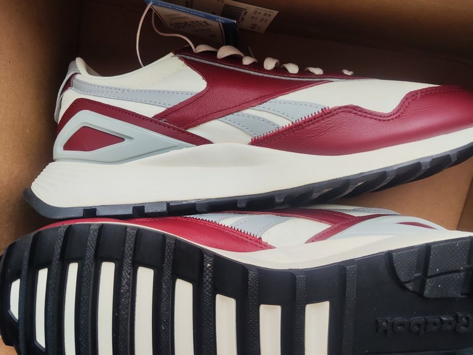Reebok 43р. Легкі кросівки.Повністю натуральна шкіра
