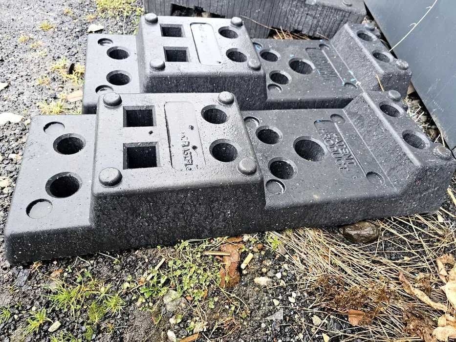 Ogrodzenia budowlane – ażurowe panele, stopy, zaciski