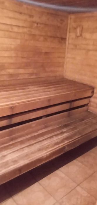 Сауна, баня, лазня.