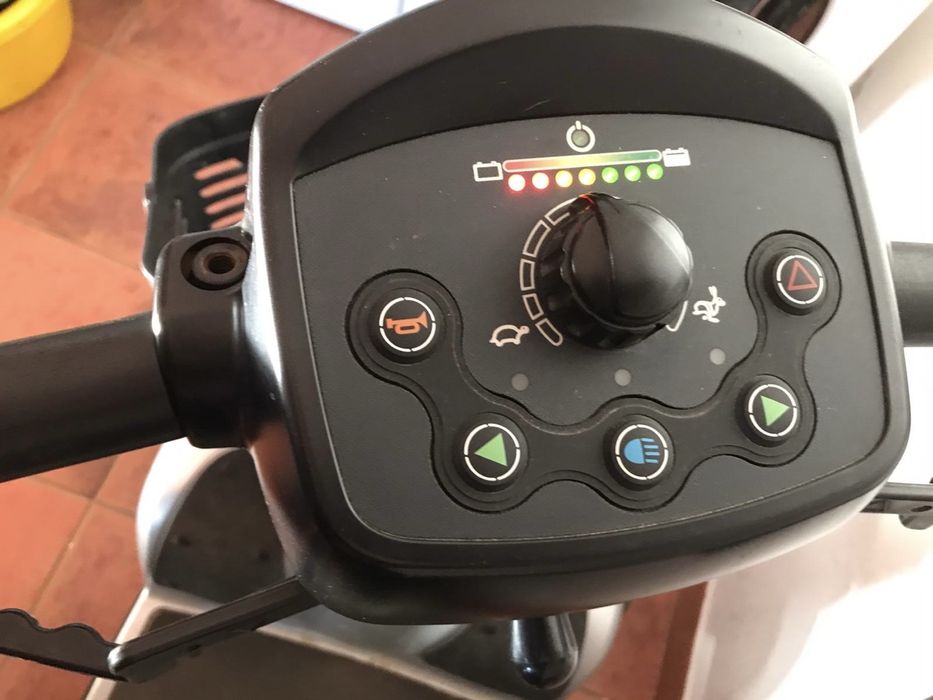 Scooter Mobilidade - Invacare Leo (Motor Avariado)