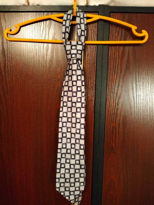 Krawat męski używany.