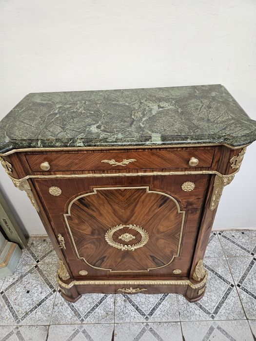 Komoda typu Napoleon lll