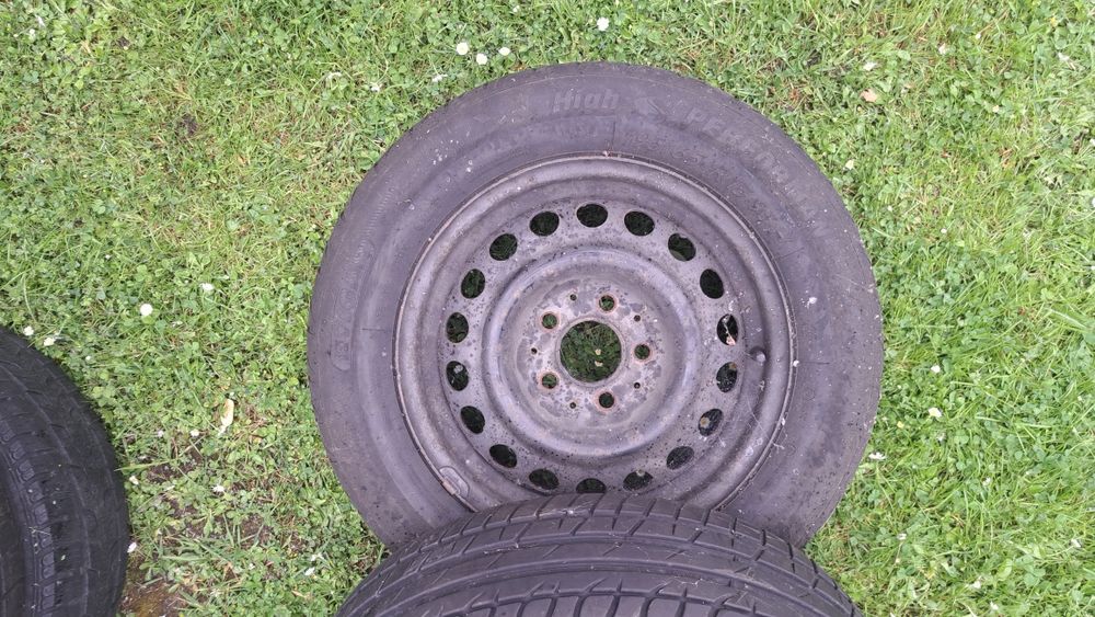 Felgi stalowe z oponami 195 65 R15