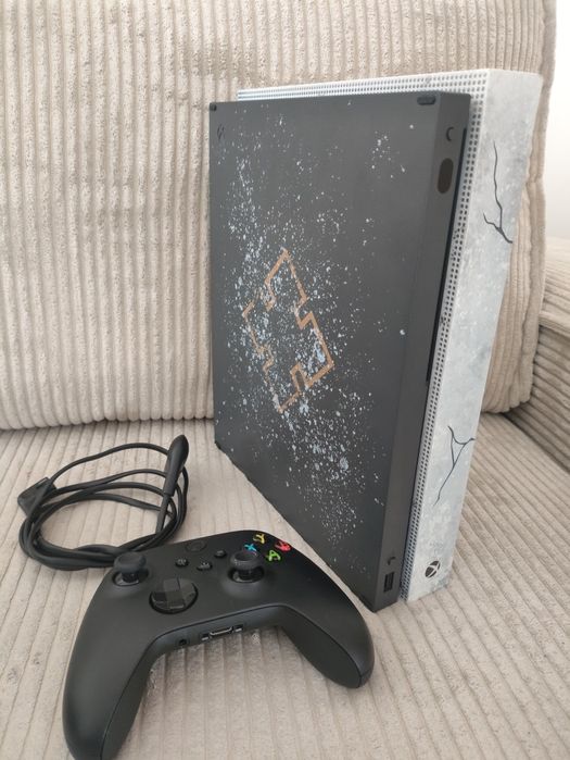 Konsola Xbox One X 1TB Edycja Limitowana Gears 5 + Pad Xbox Series