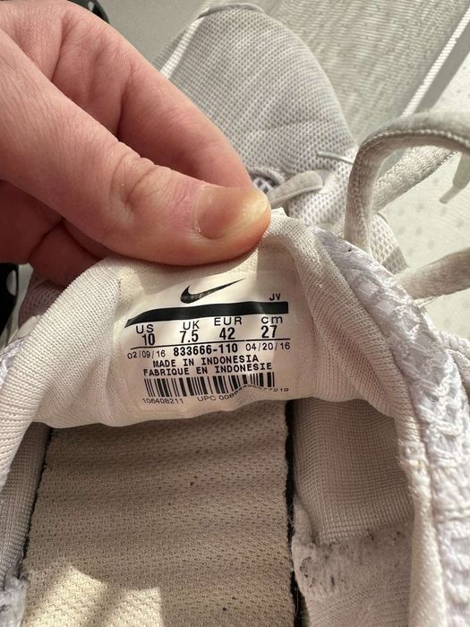 Білі кросівки Nike Kaishi для бігу, розмір 42 (27 см)