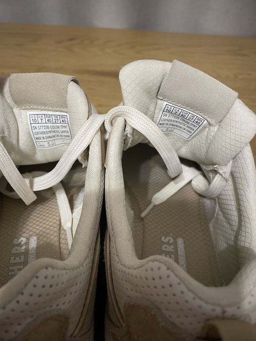 Це світлі повсякденні кросівки Skechers Los Angeles .