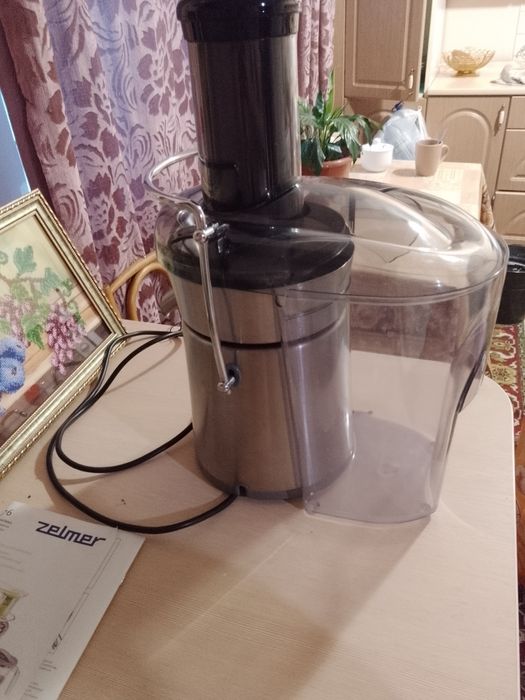 Соковижималка центробіжна ZELMER ZJE1900XUA (476)