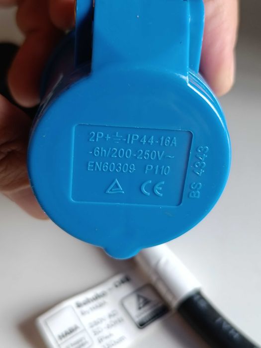 Ficha elétrica trifásica e triângulo