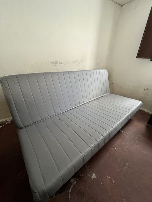 Sofá-cama em bom estado