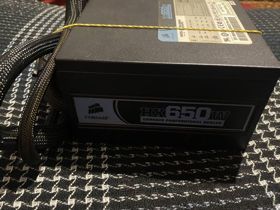 Блок питания ПК компьютерные детали живлення Corsair hx650