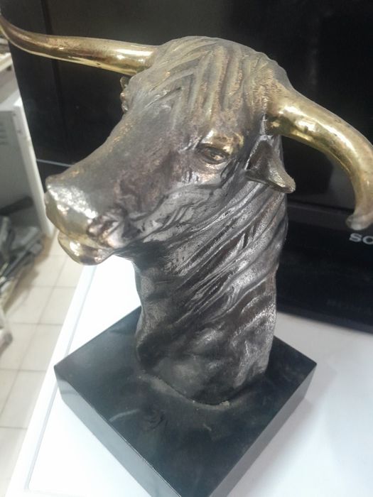 Busto de touro em bronze 100€