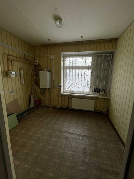 Продаж комерційного приміщення вільного призначення (смт.Березна)