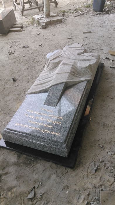 Пам'ятники скульптури з граніту,під замовлення