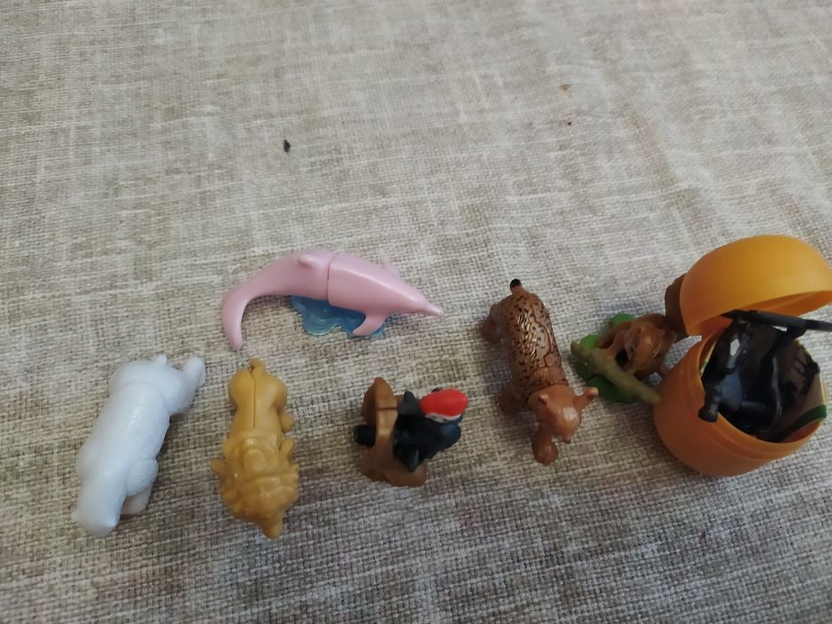 Іграшки з кіндер Натунс, Міньйони, Марвел, Тролі, Маша і ведмідь,