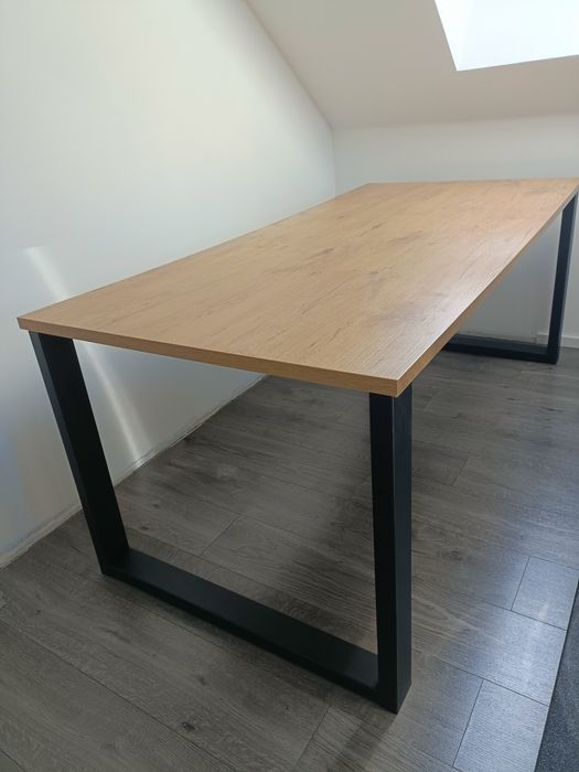 Stół loftowy 175 × 90 cm – drewniany dekor, czarne metalowe nogi