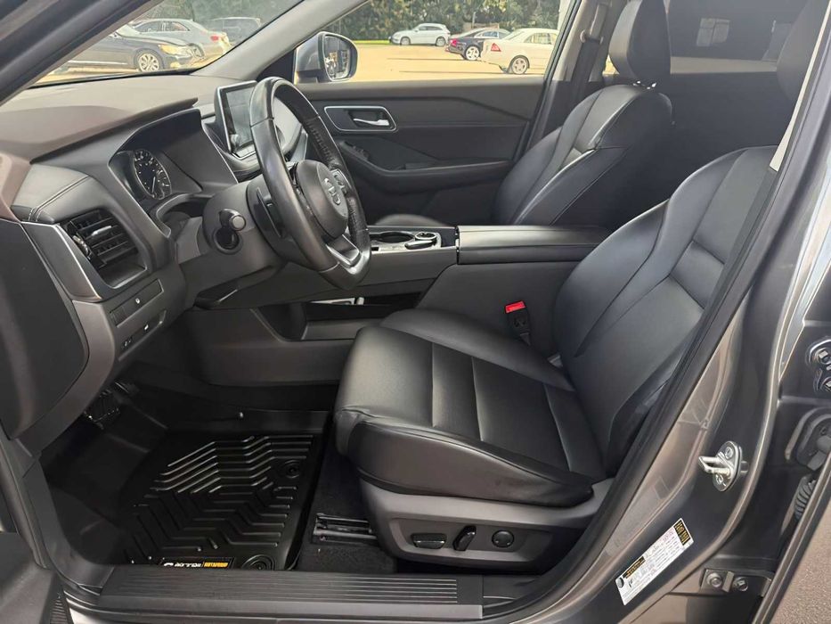 Nissan Rogue SV      2021