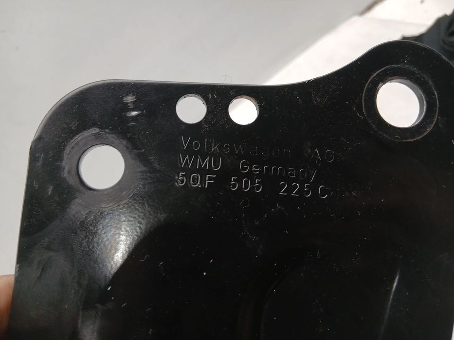 Braço de suspensão trás esquerdo AUDI Q3 (F3B)