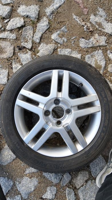 Pneus 205/50/16 com jantes ford