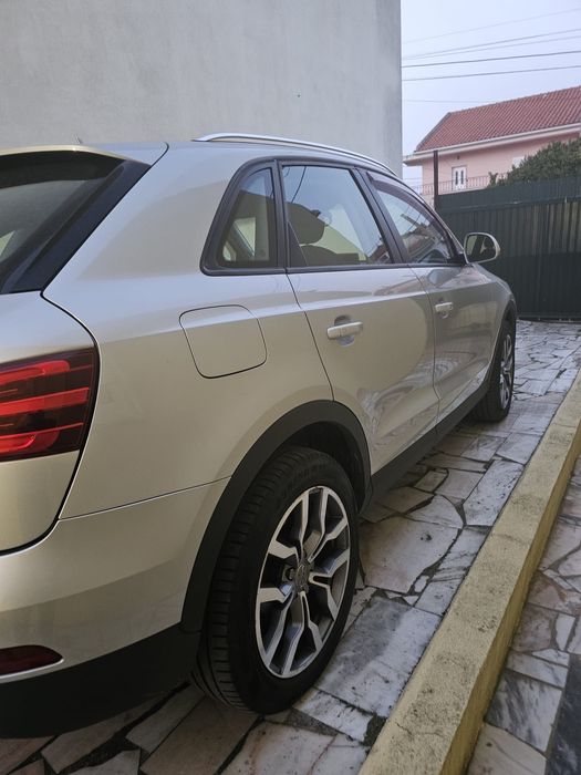 Audi Q 3 -2.0 TDI 2012 como novo