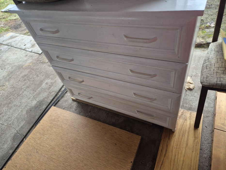 Biała komoda, 4 szuflady