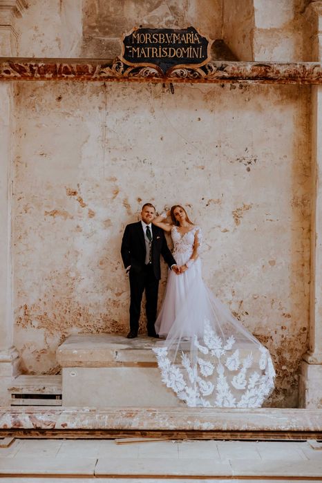 Suknia ślubna z trenem