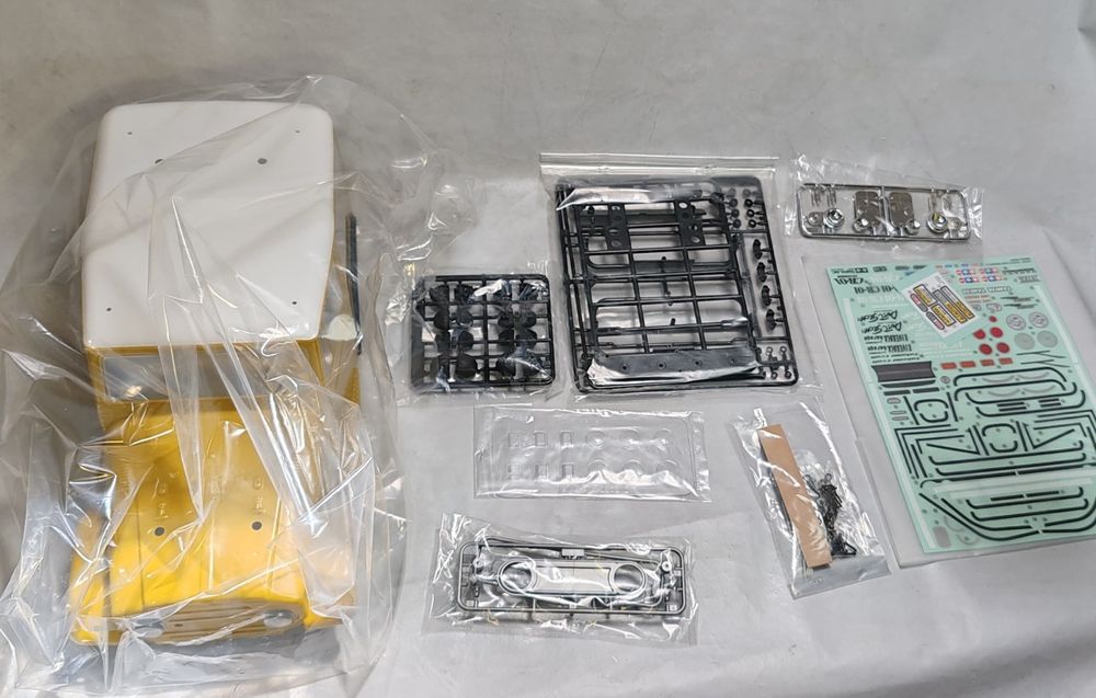Tamiya Land Cruiser body 1/10 - pintado de fàbrica.Novo ainda embalado