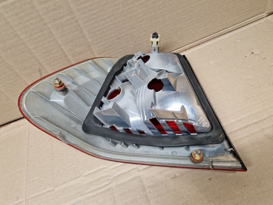 Lampa prawa tylna prawy tył BMW E46 przedlift sedan