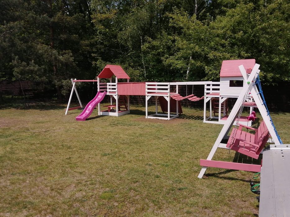 Plac zabaw huśtawka bocianie gniazdo stolik domek mostek transport