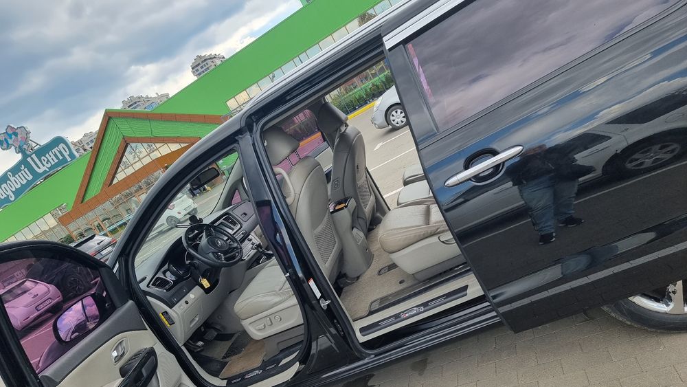 Продам KIA Carnival