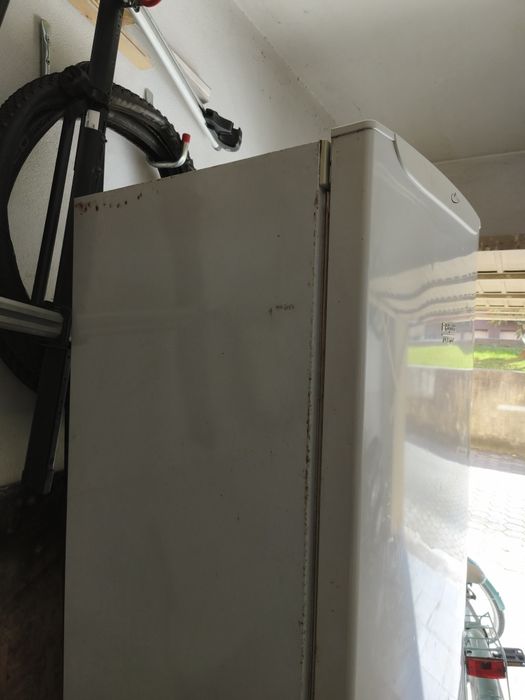 Frigorífico Ariston usado tem 1.80 de altura