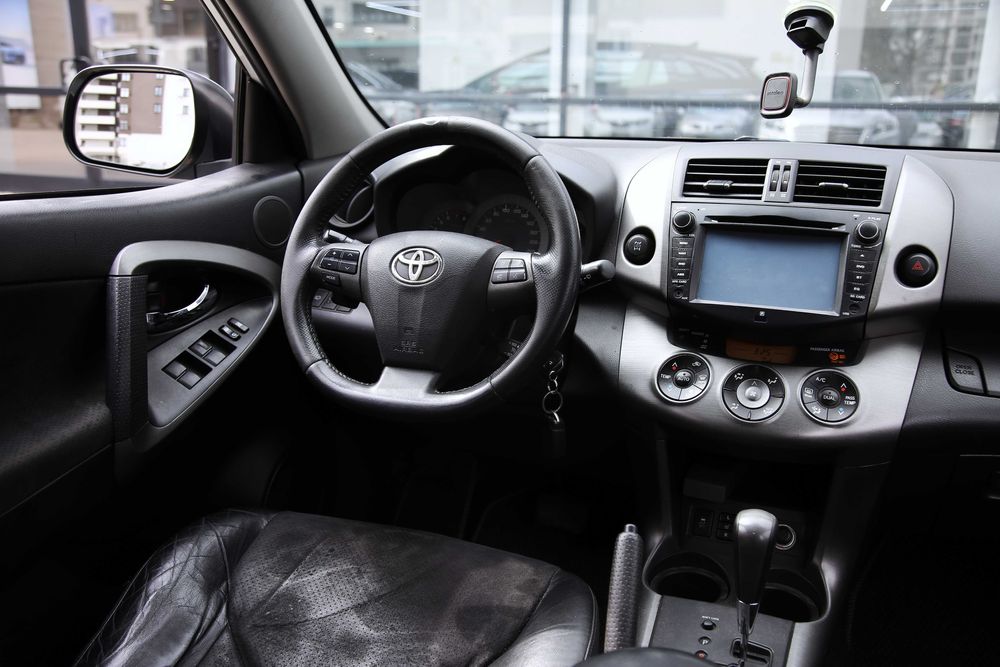 Продам Toyota Rav 4