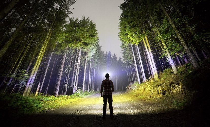 Latarka powerbank USB turystyczna akumulatorowa taktyczna mocna