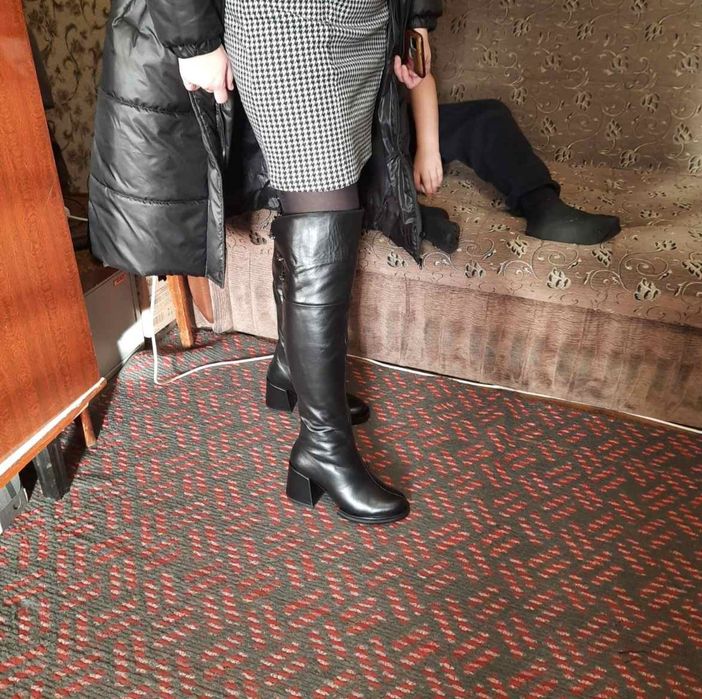 Продам шкіряні ботфорди