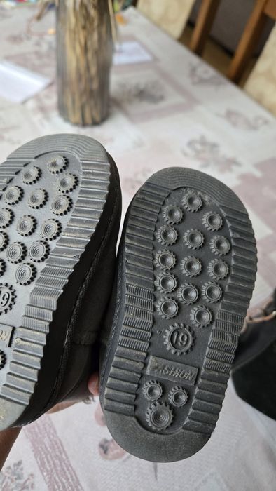Продам дитяче взуття осінь зима в ідеальному стані!