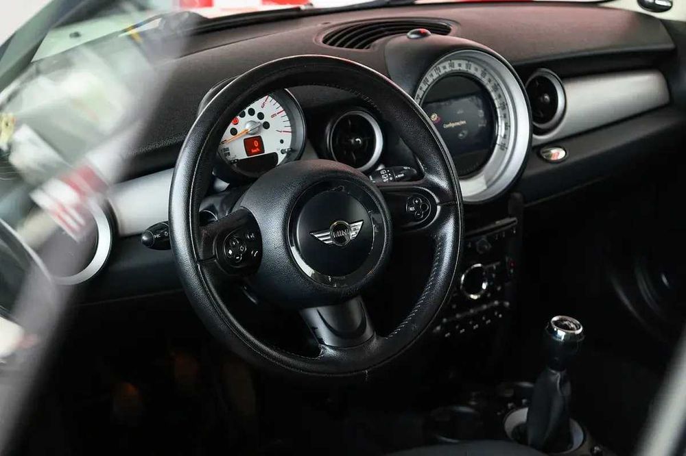 Mini Cooper D (motor BMW) – Excelente estado