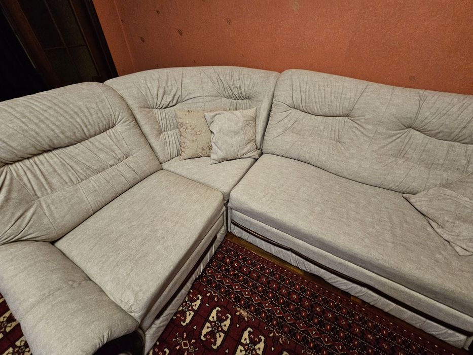 Кутовий диван у відмінному стані