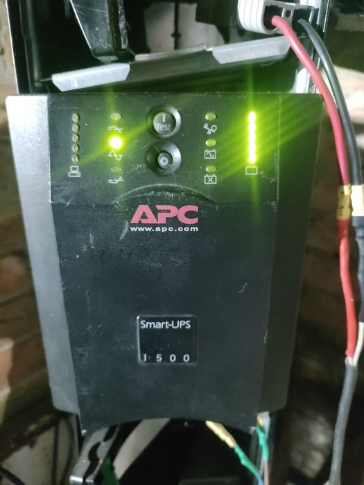 APC Smart-UPS 1500VA або  APC Smart-UPS 1000VA