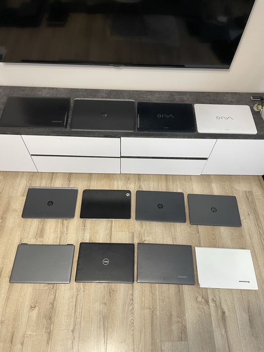 Великий вибір різних ноутбукі