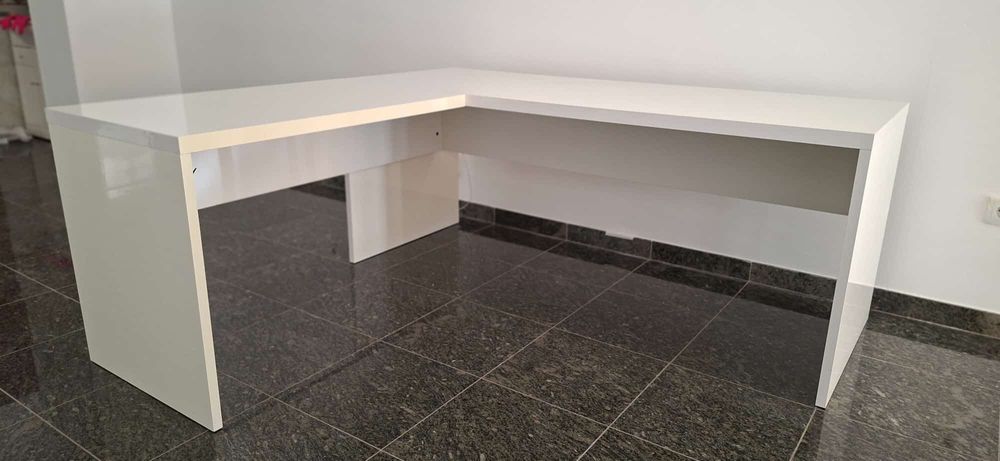 Secretária com 180cm com ângulo extra