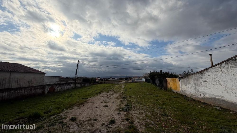 Terreno Para Construção | 1.416 M² Área Total | Abrantes — Rio de Moinhos, Santarém