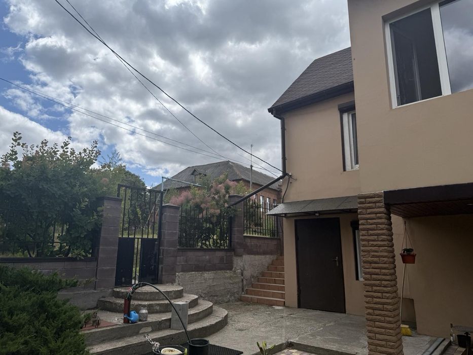 Продам новый дом на перегу пруда Днепровский район