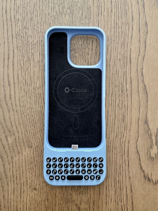Capa para iphone 16 Pro com teclado retroiluminado Clicks
