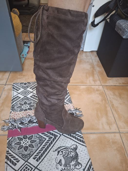 Sapatos novos e impecáveis