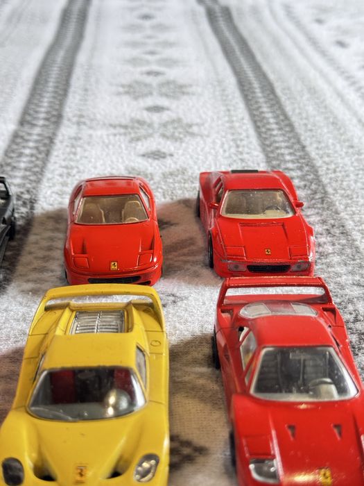 Lote de 9 miniaturas de carros da Ferrari