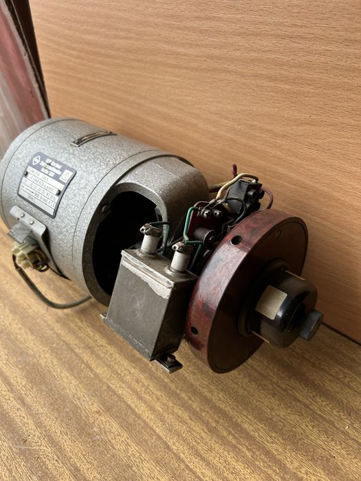 Електродвигун VEB, б/в, з телеграфного апарату Т-63, 220 V, 125 W