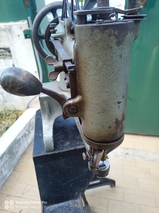 Aqui vai uma verdadeira máquina Singer de sapateiro