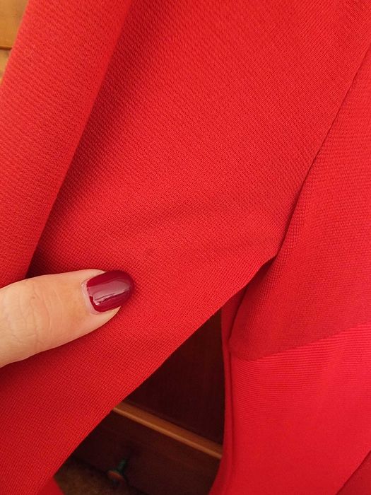 Vestido curto e justo vermelho H&M, tamanho 34