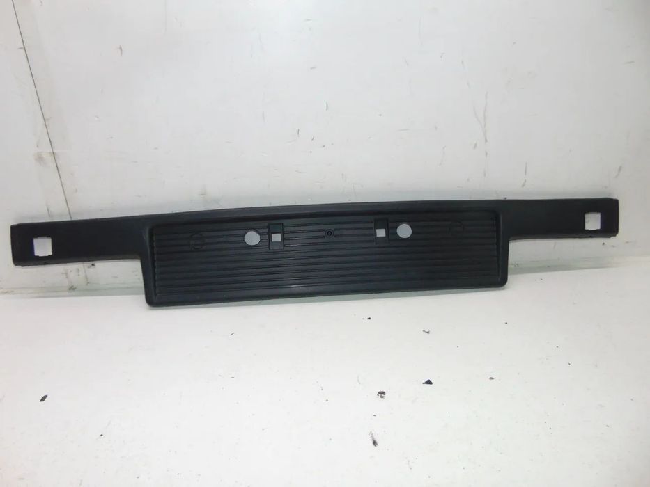BMW E30 friso/placa matrícula
