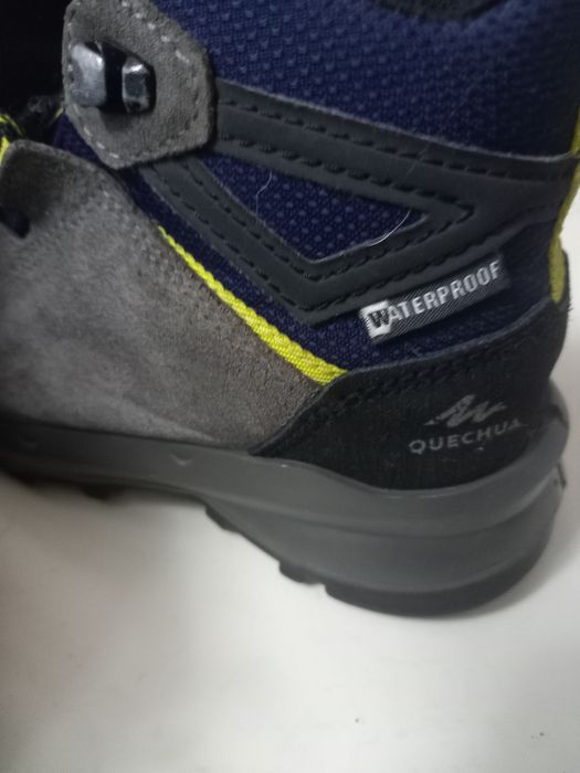 Botas criança de caminhada impermeáveis